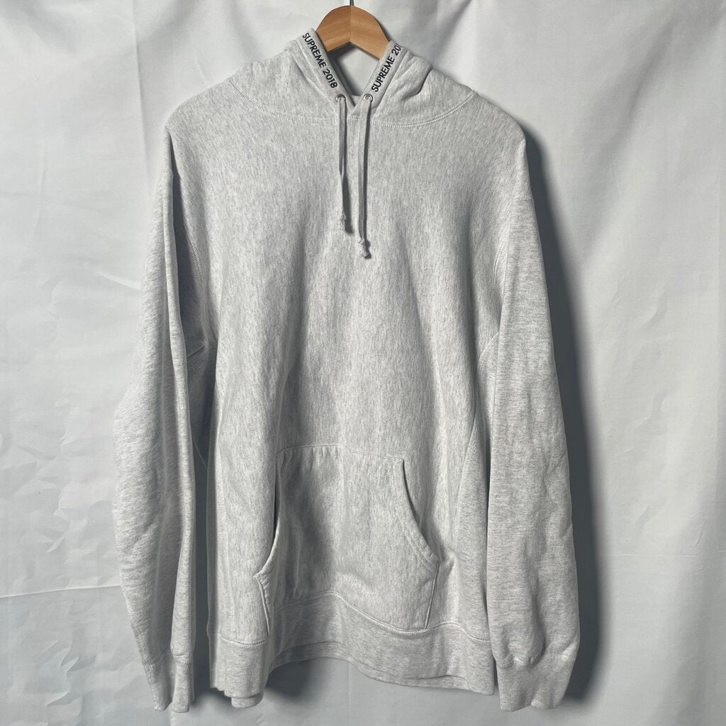 Supreme 2018 Grey Hoodie Sz. L