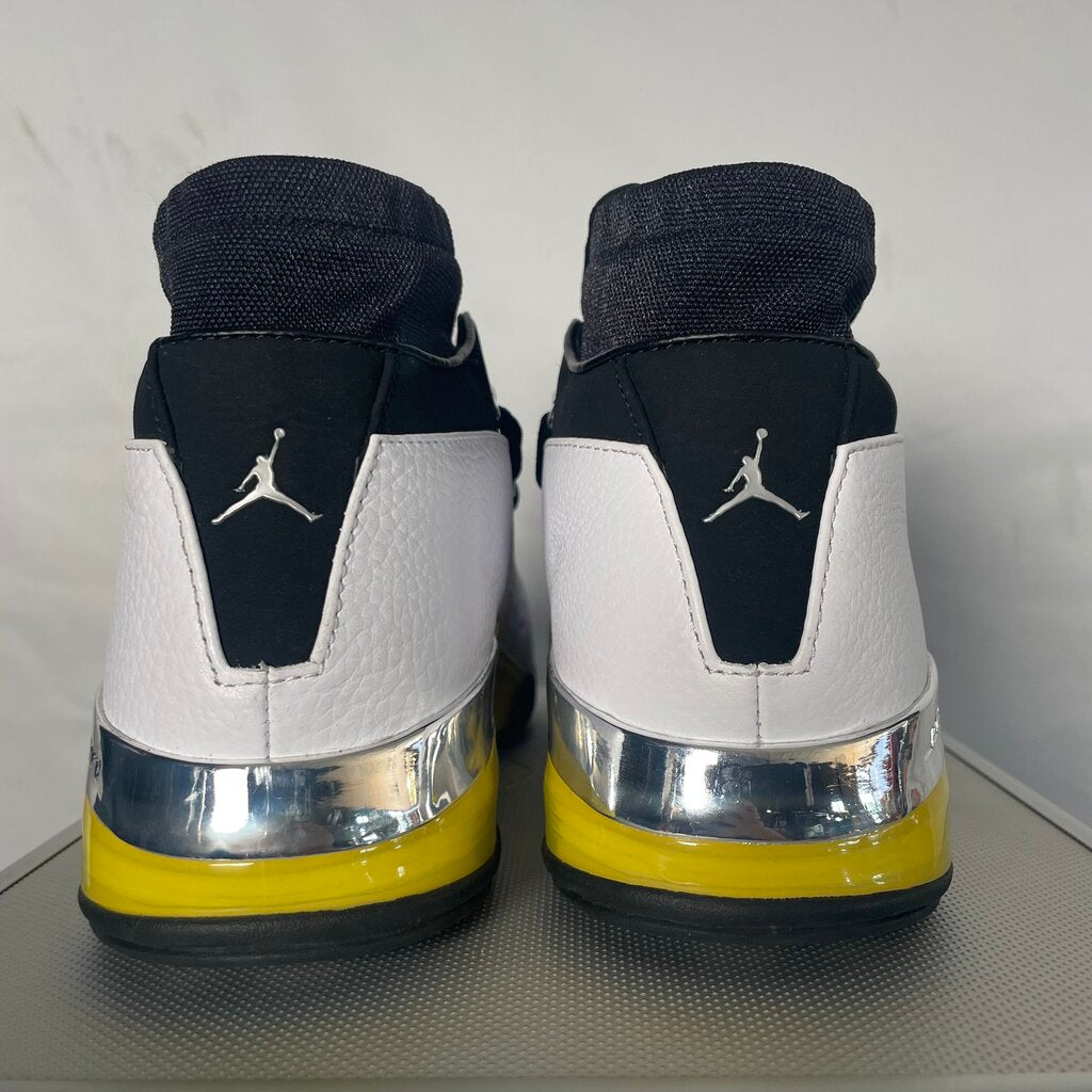 Jordan 17 Low Lightning Sz. 9