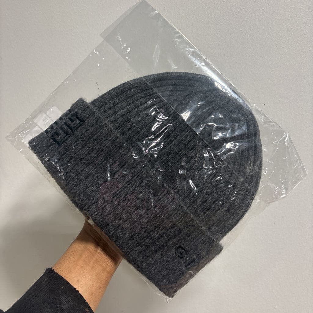 GIVENCHY BEANIE OS