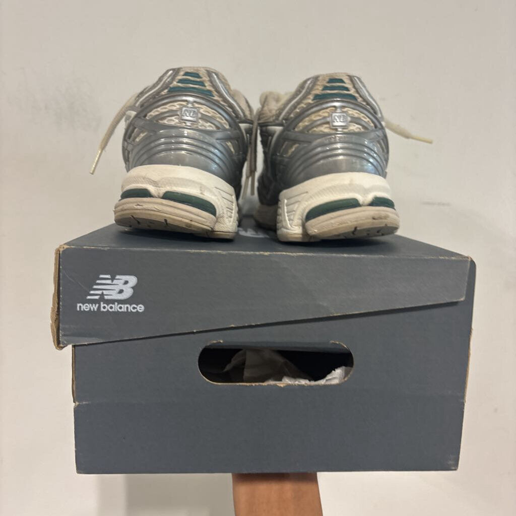NEW BALANCE 1906R SZ 8.5