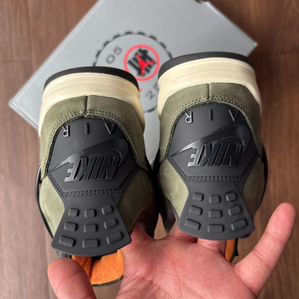 JORDAN 4 UNDFTD SZ. 9