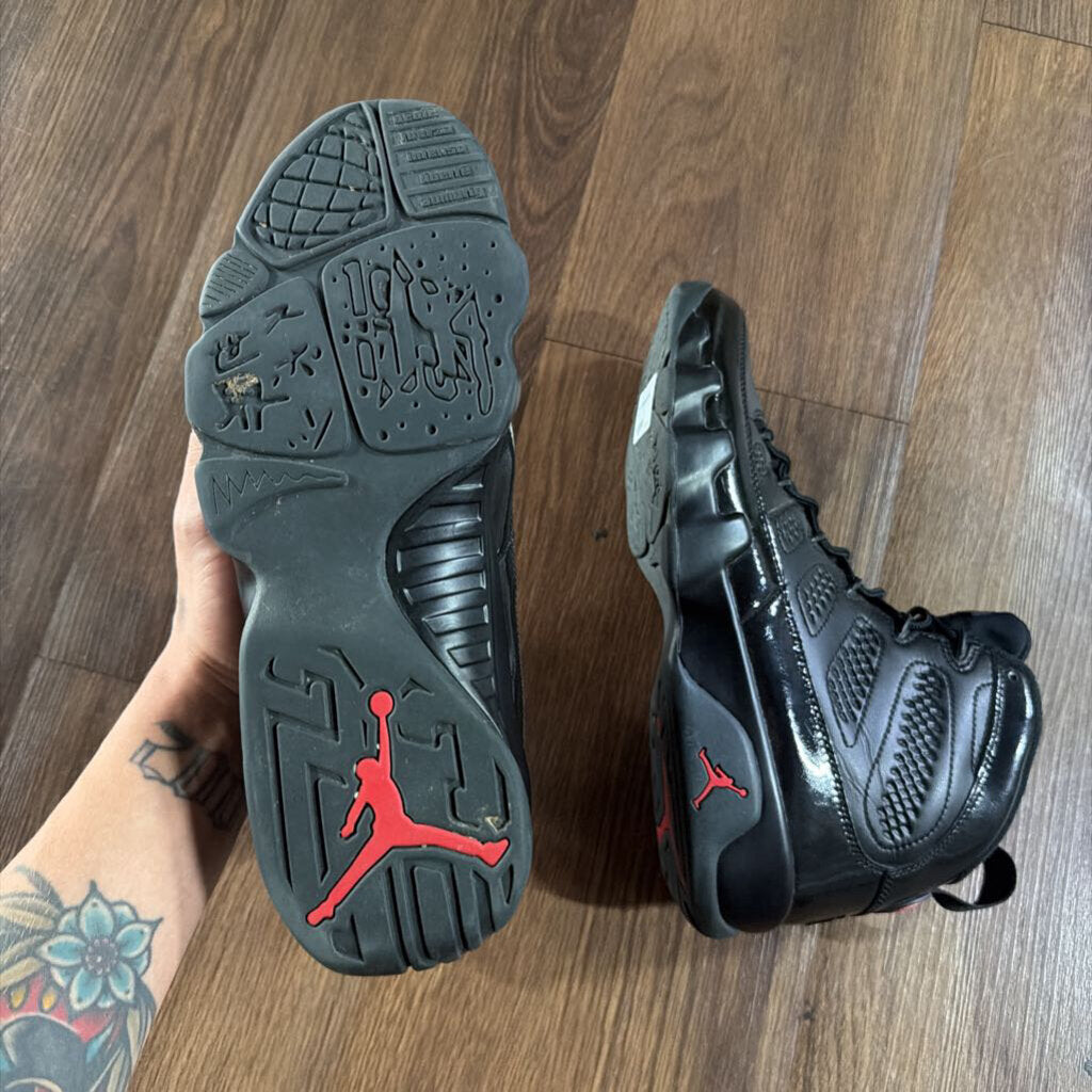 BRED JORDAN 9 SZ 11 (NO BOX)