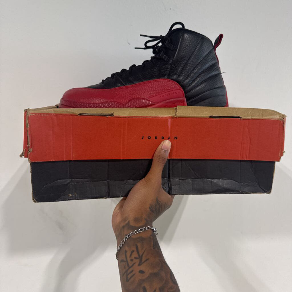 JORDAN 12 FLU GAME SZ 10.5