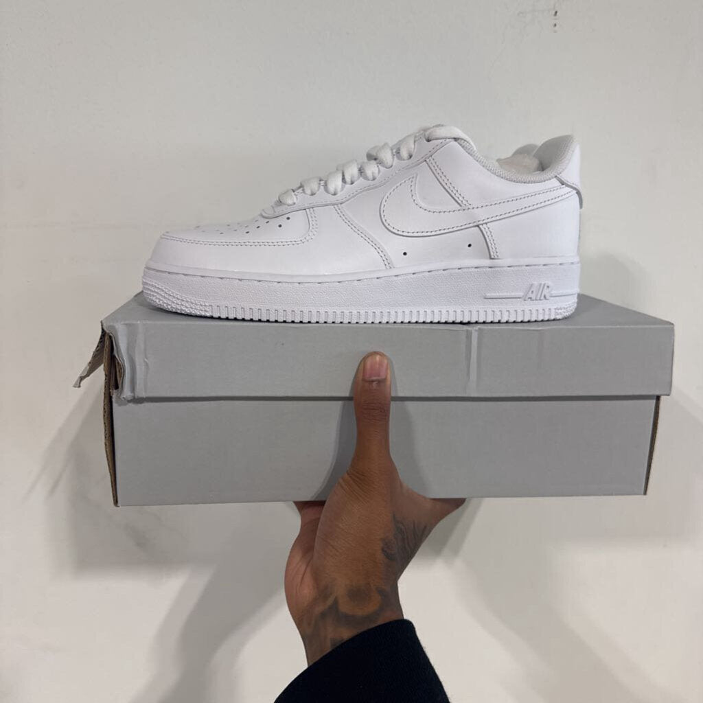 AIR FORCES 1S SZ 7.5