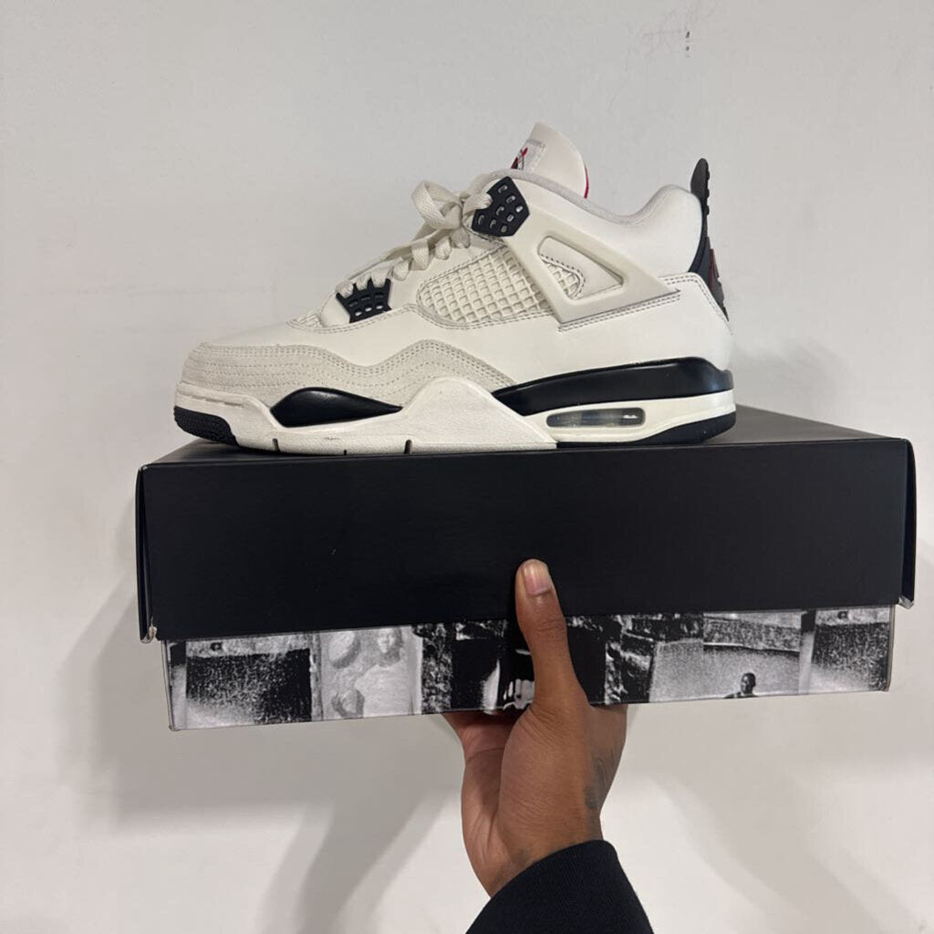 JORDAN 4 FLIGHT CLUB SZ 10.5