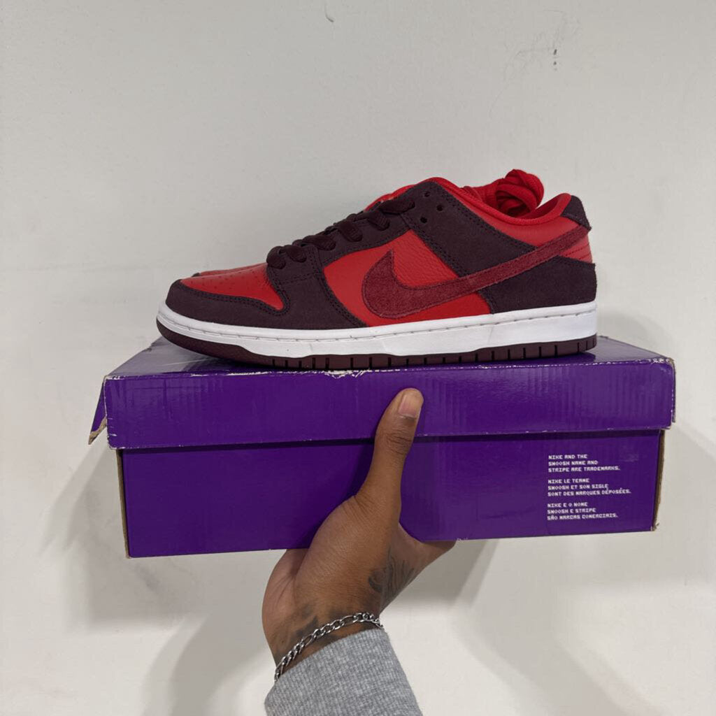 NIKE SB CHERRY SZ 8