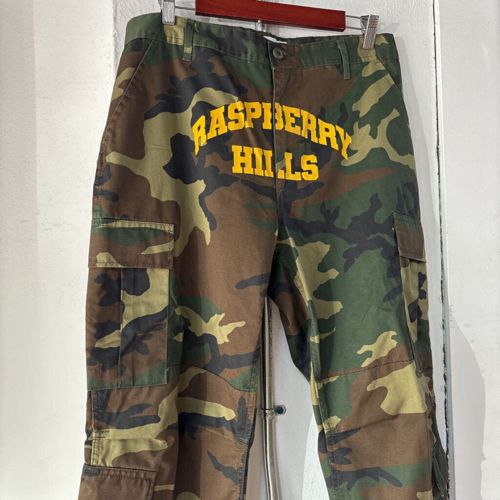 RASPBERRY HILLS CAMO PANTS SZ. M