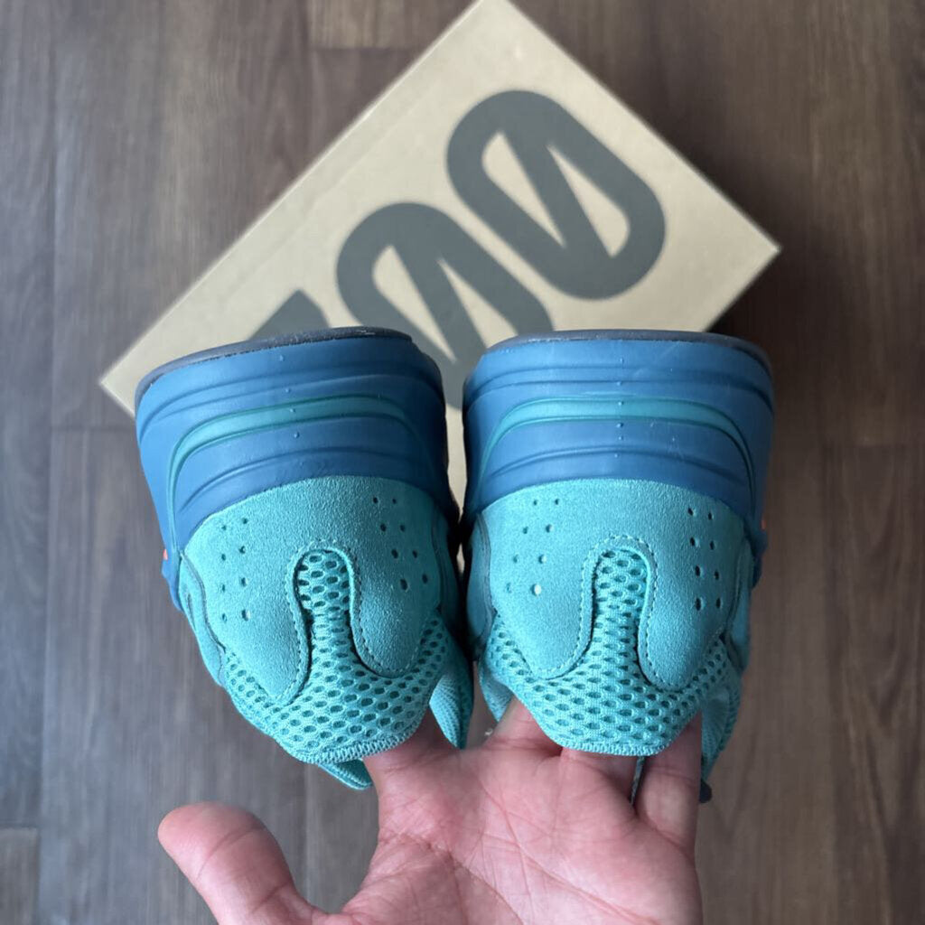 YEEZY 700 AZURE SZ. 11.5