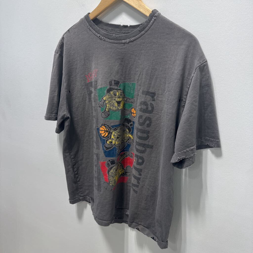 RASPBERRY HILLS TEE SZ S
