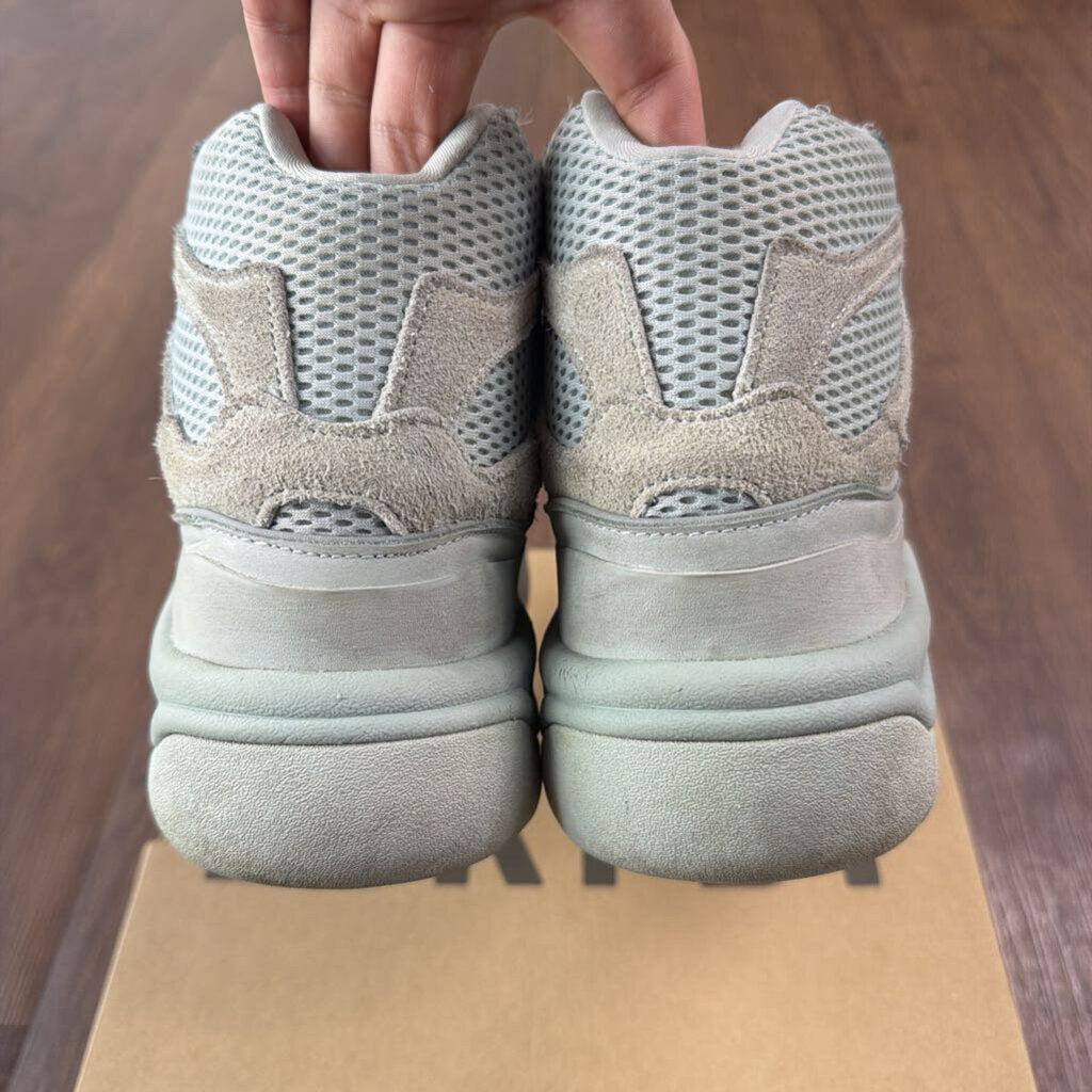 YEEZY DSRT BOOT SZ 8.5 (BOX)
