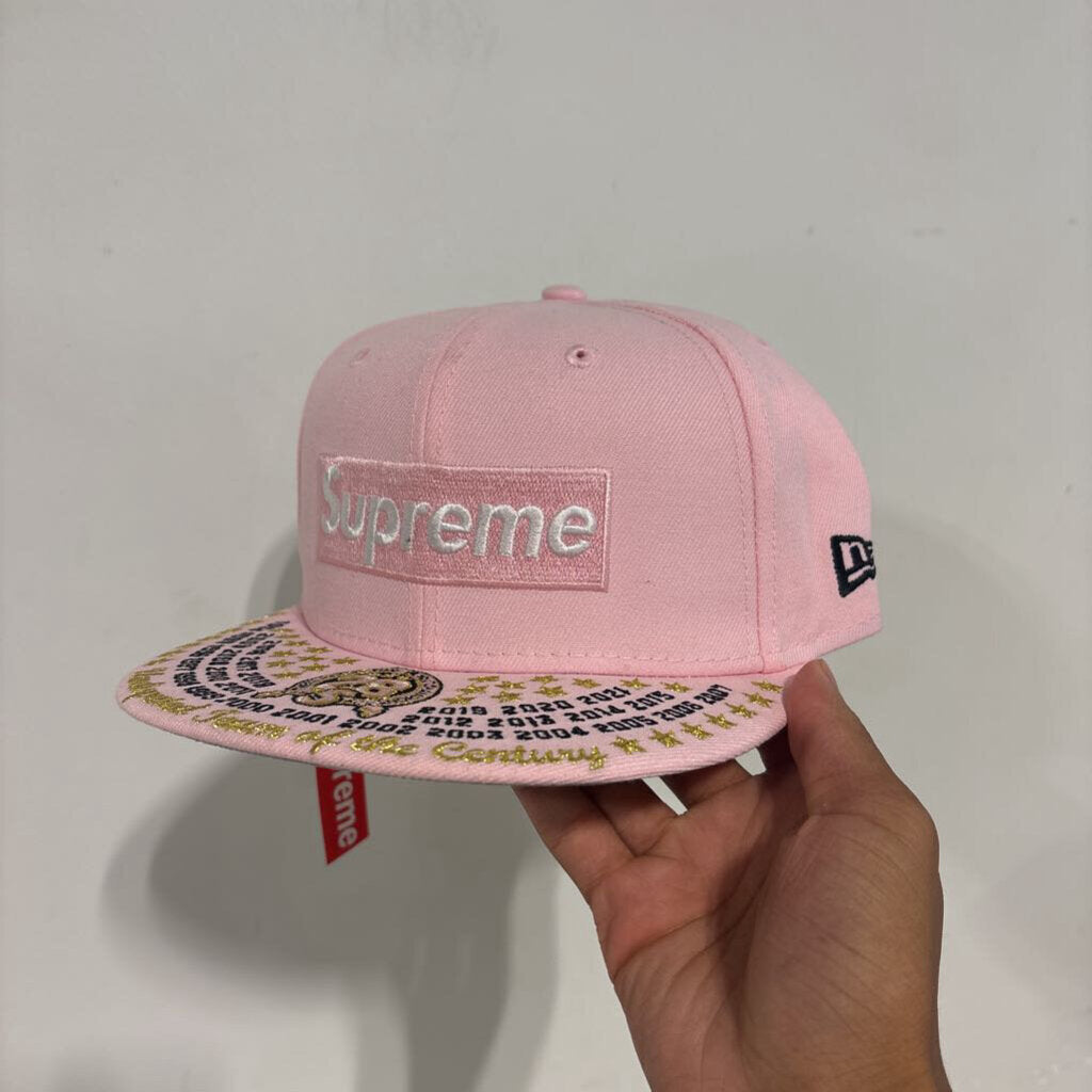 SUPREME UNDISPUTED HAT