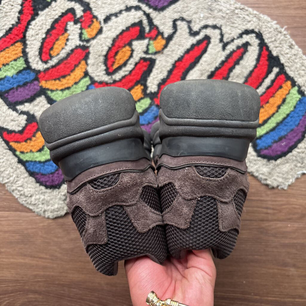 YEEZY DSRT BOOT OIL SZ. 9 (NO BOX)