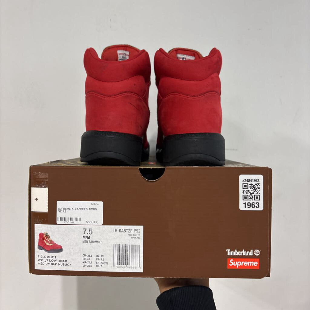 SUPREME X YANKEES TIMBS SZ 7.5
