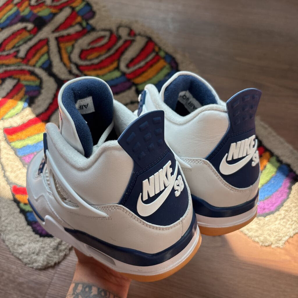 JORDAN 4 SB NAVY SZ. 10 (NO BOX)