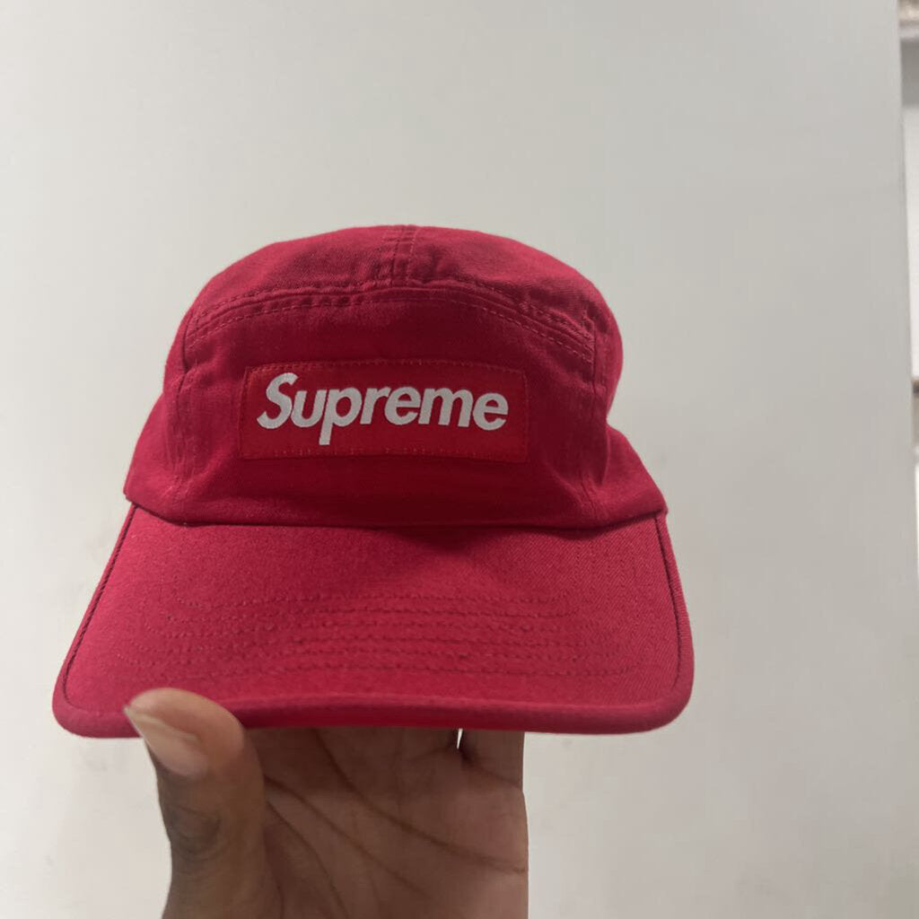 SUPREME 5 PANEL RED