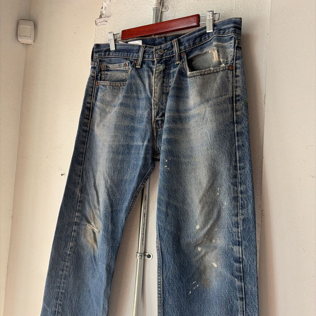 LEVI DISTRESSED DENIM SZ. 34
