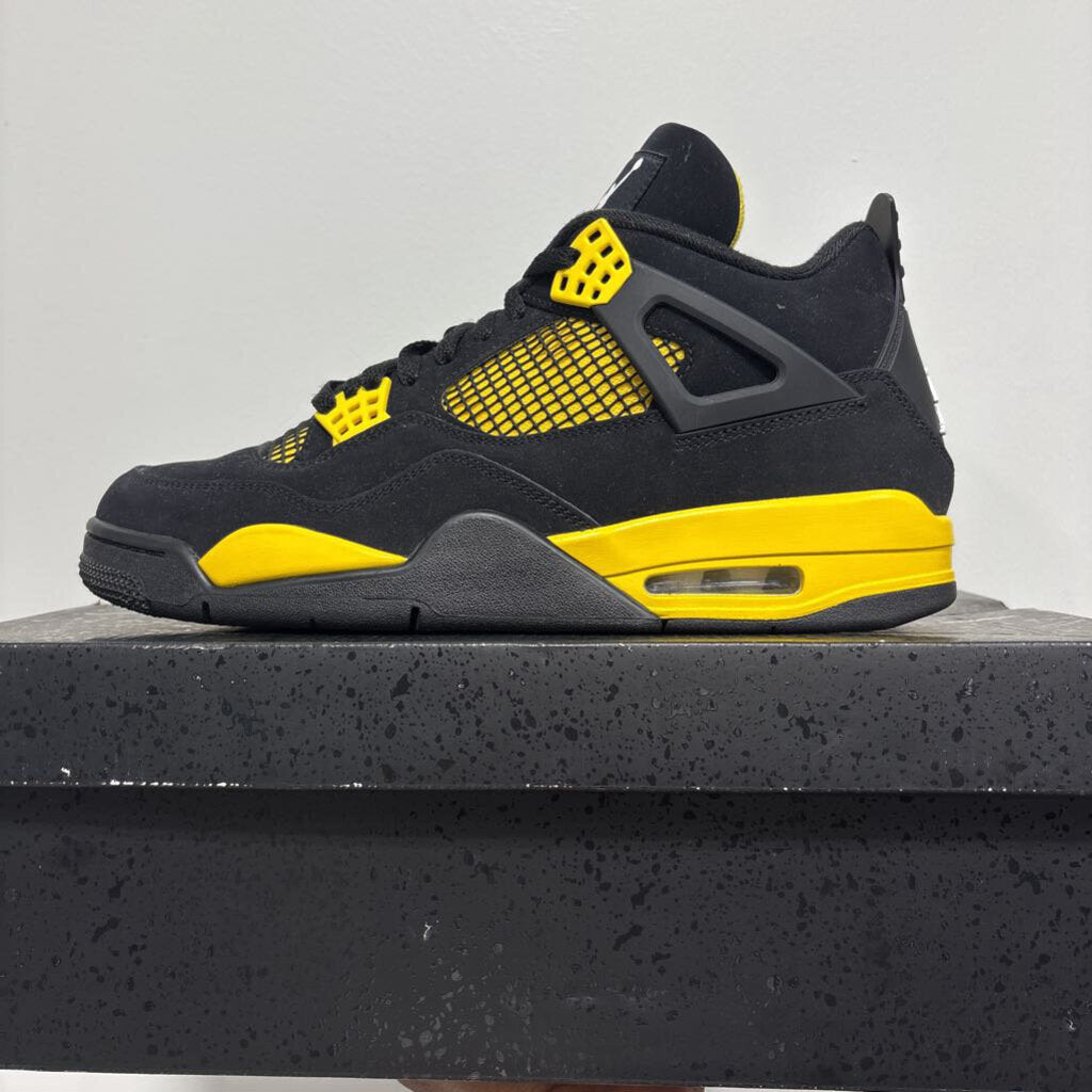 USED JORDAN 4 THUNDER SZ 11.5