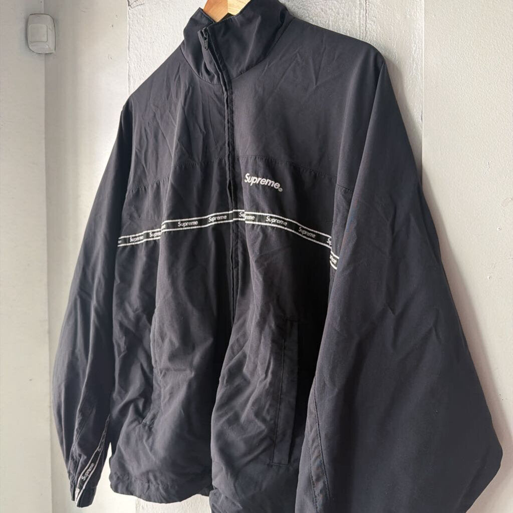 SUPREME WINDBREAKER SZ M
