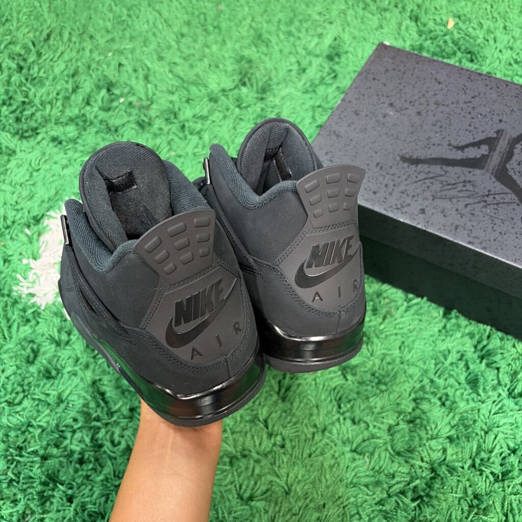BLACK CAT JORDAN 4 SZ 11.5