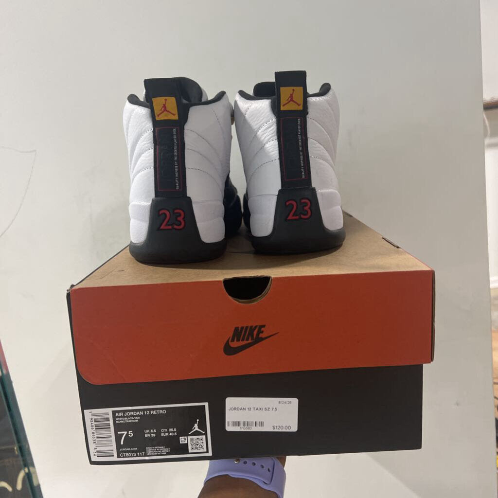 JORDAN 12 TAXI SZ 7.5