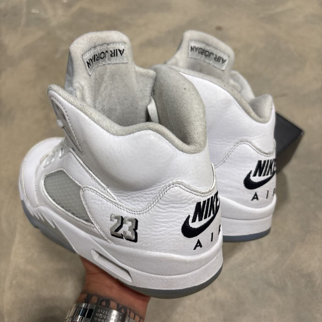 JORDAN 5 WHITE METALLIC SZ. 9 (BOX)