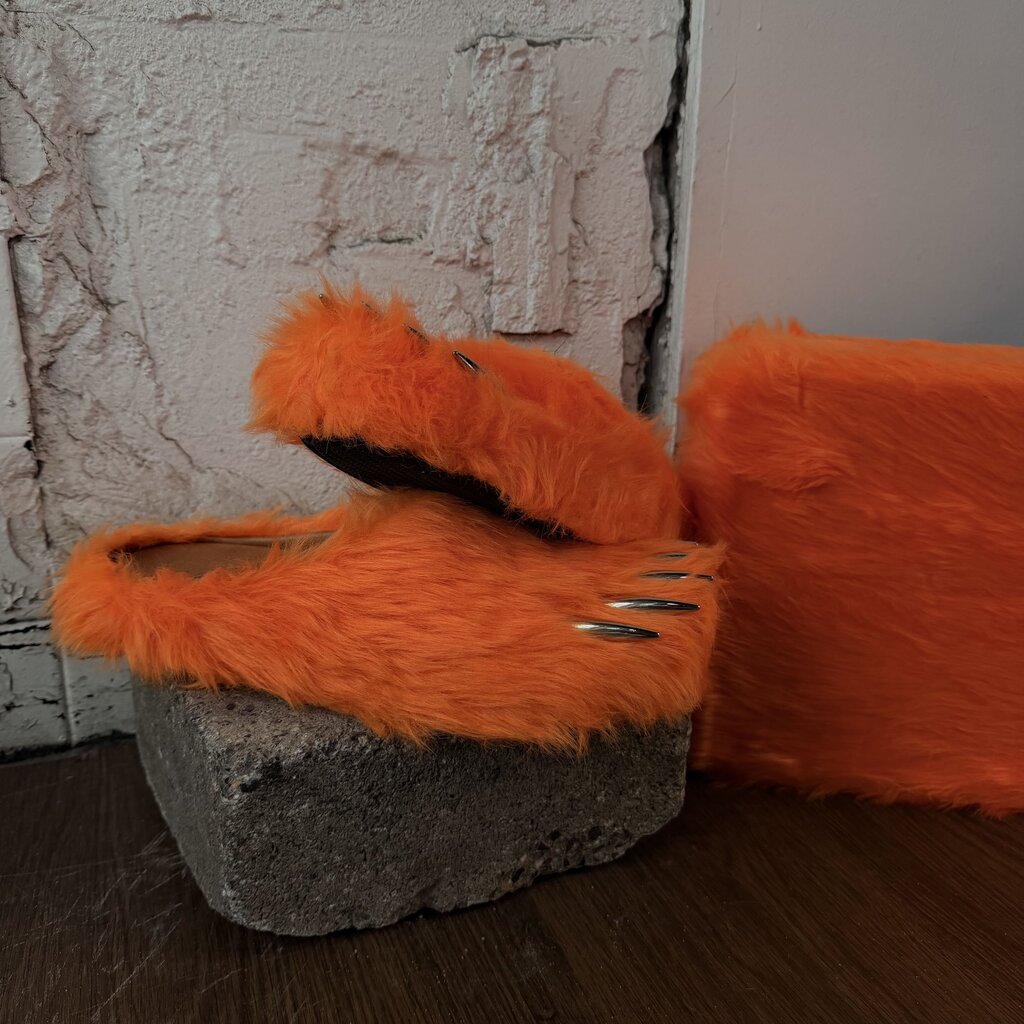 ORANGE BRAVEST BEARCLAWS SZ 12