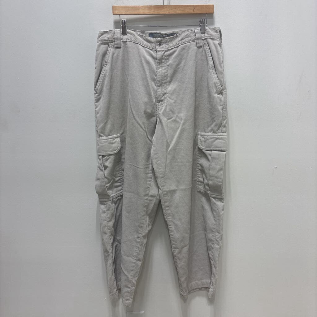VINTAGE LEVI CARGO PANTS