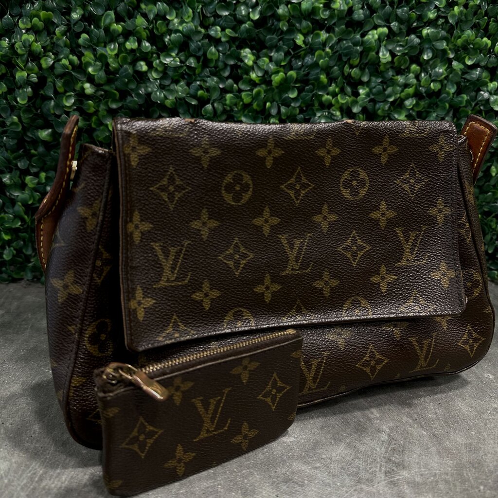 LOUIS VUTTON MONOGRAM COIN POUCH