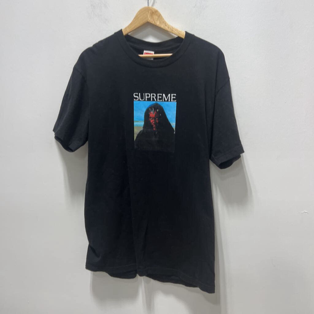 SUPREME TEE // M