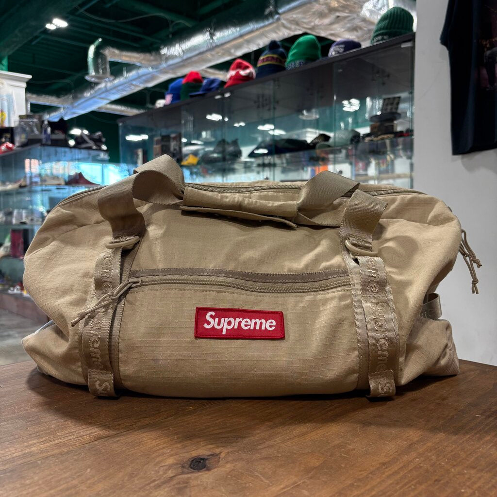 SUPREME DUFFLE