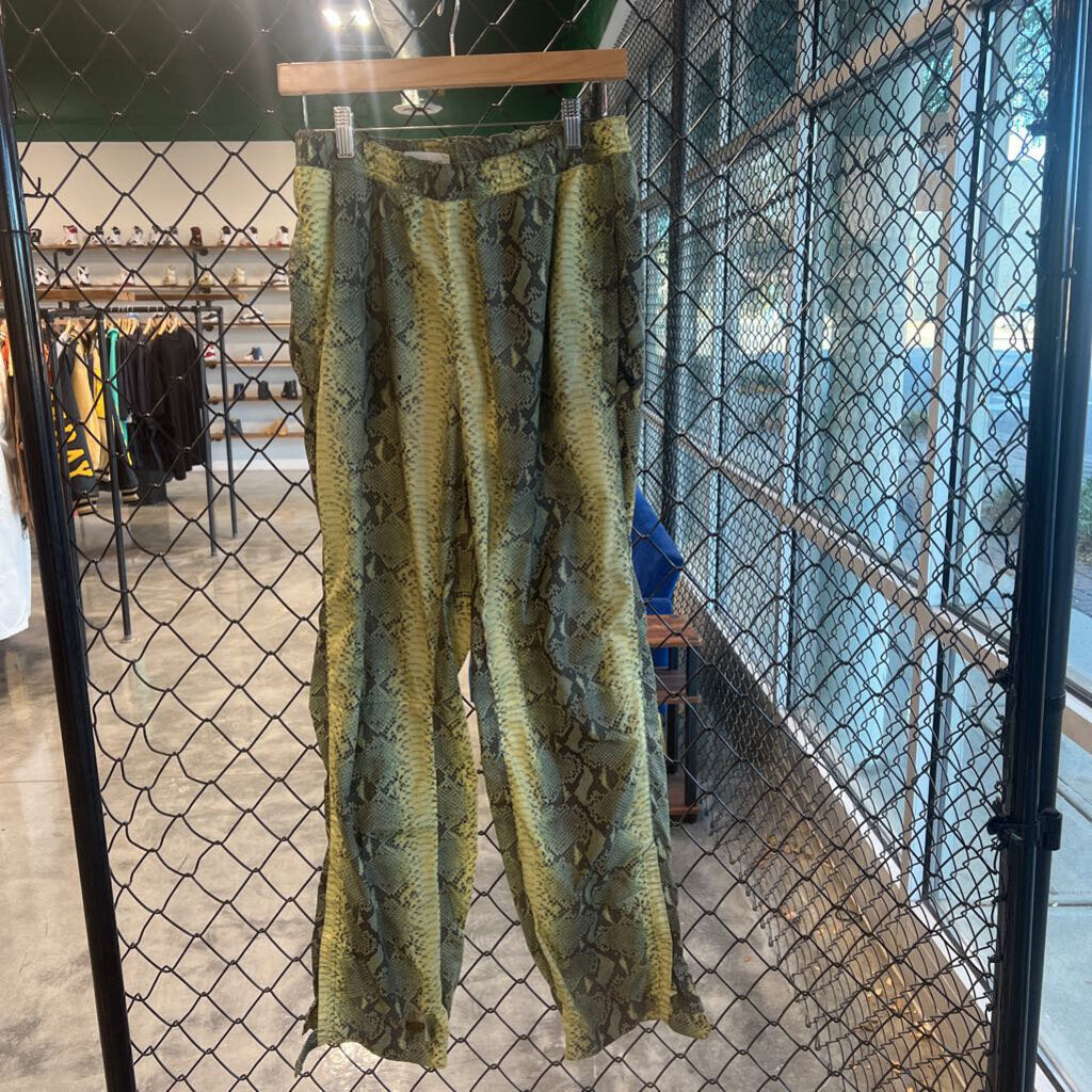 SUPREME SNAKE // SIZE SMALL // $50