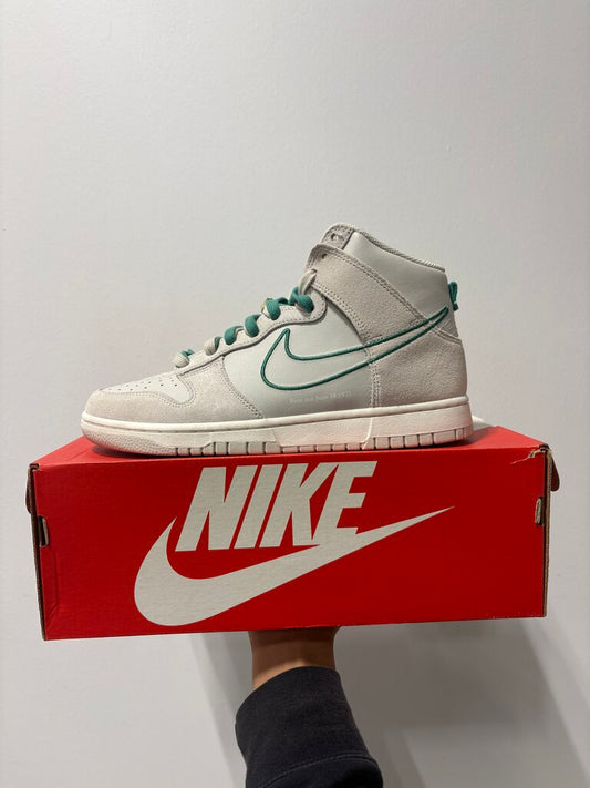 Nike Dunk Hi Light Bone sz. 9