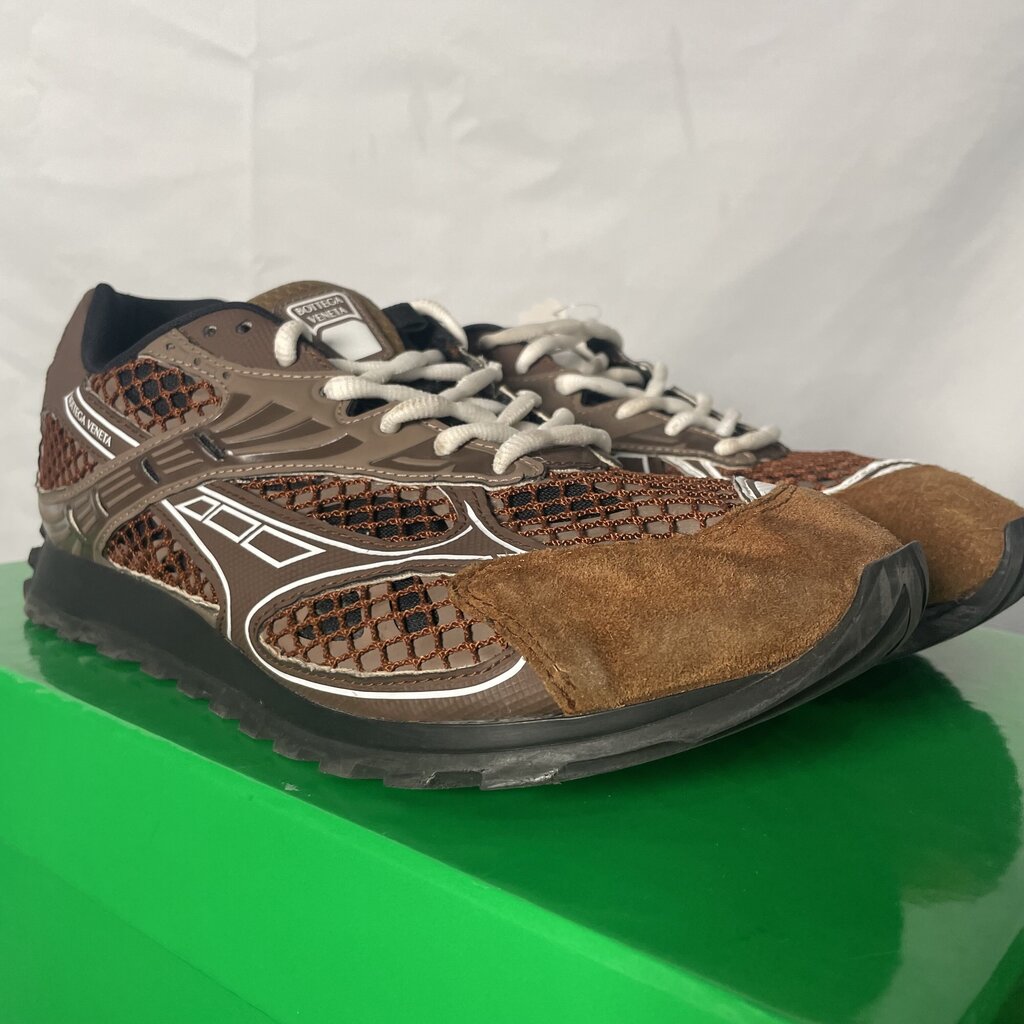Brown Bottega Orbits Sz. 43
