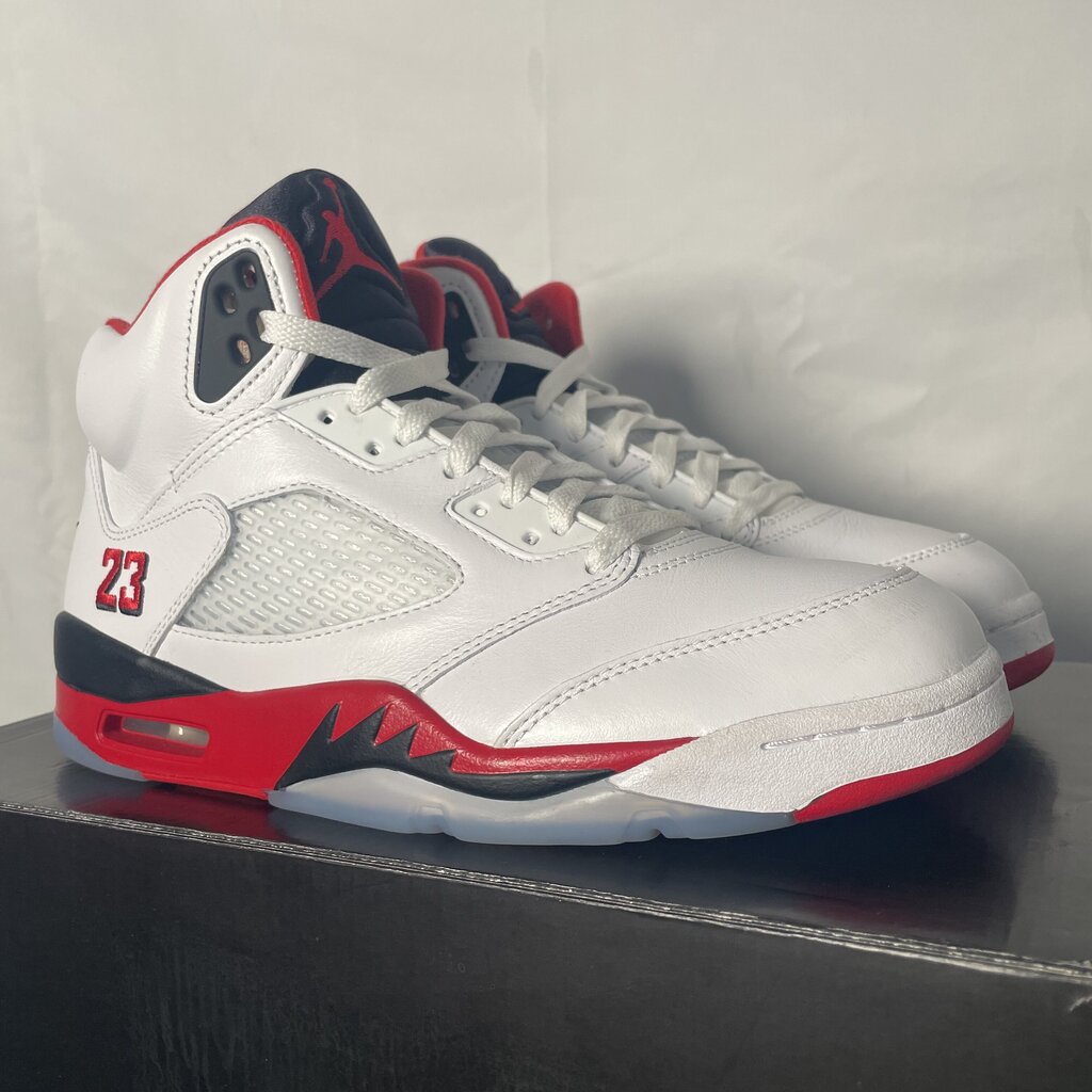 Jordan 5 Fire Red Sz. 9