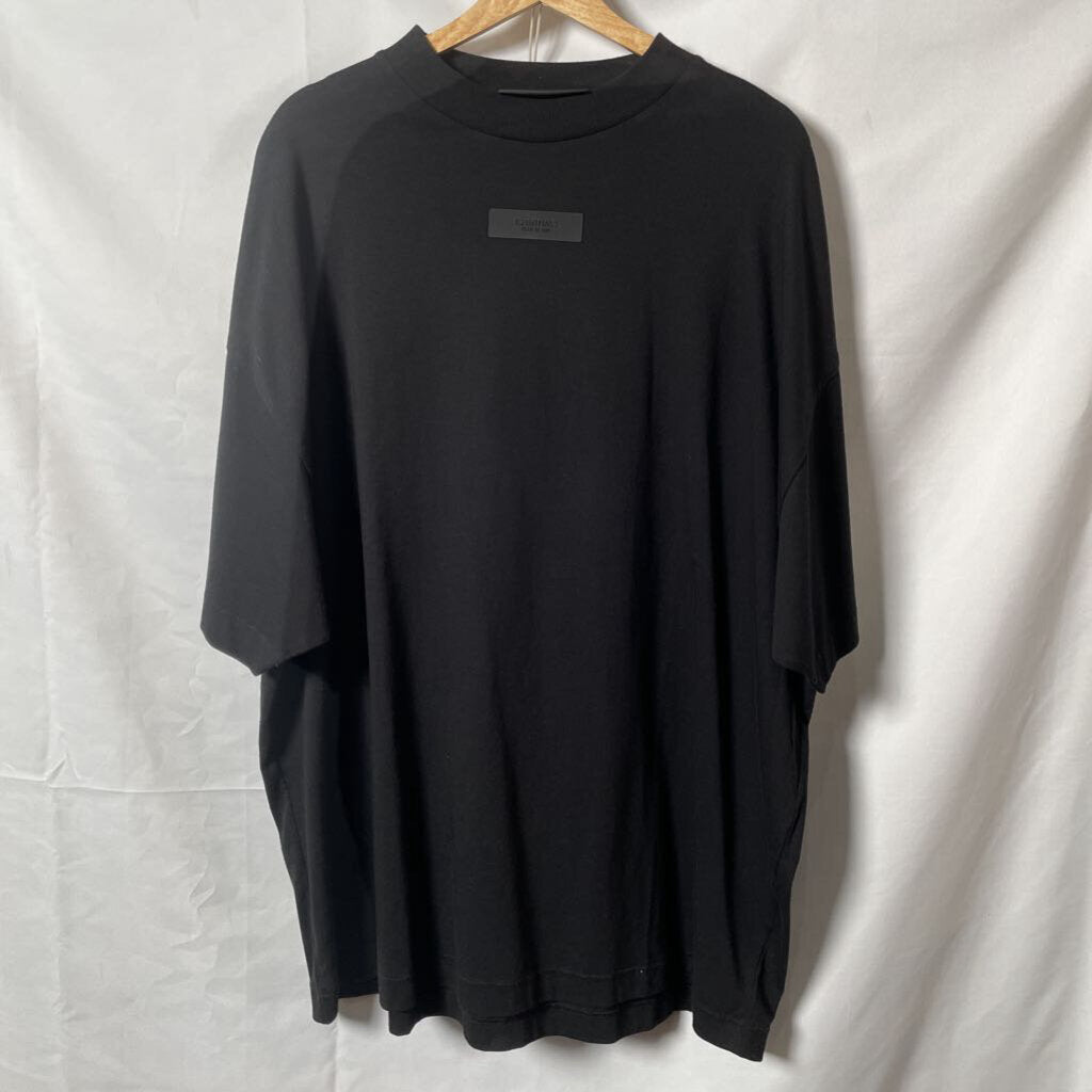 Essentials Black Tee Sz. M