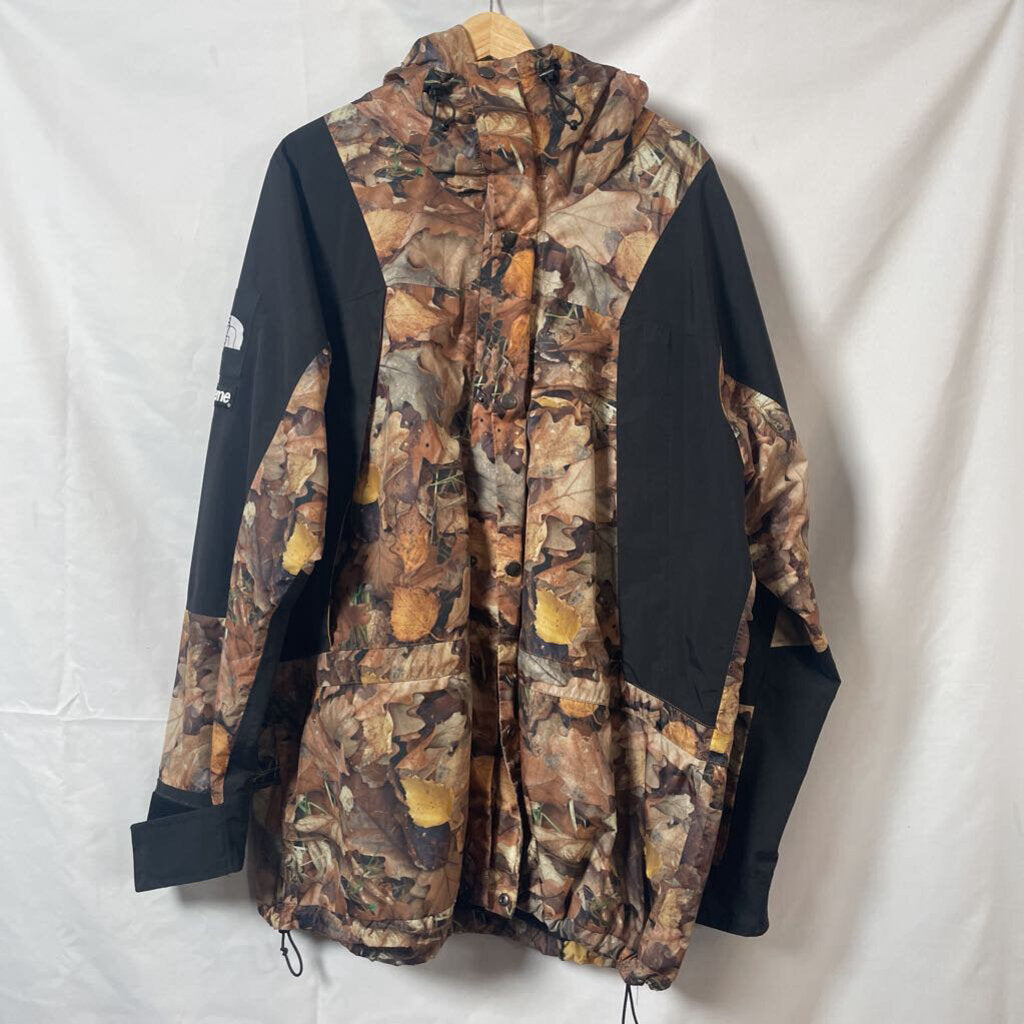 TNF Supreme Camo Jacket Sz. XL