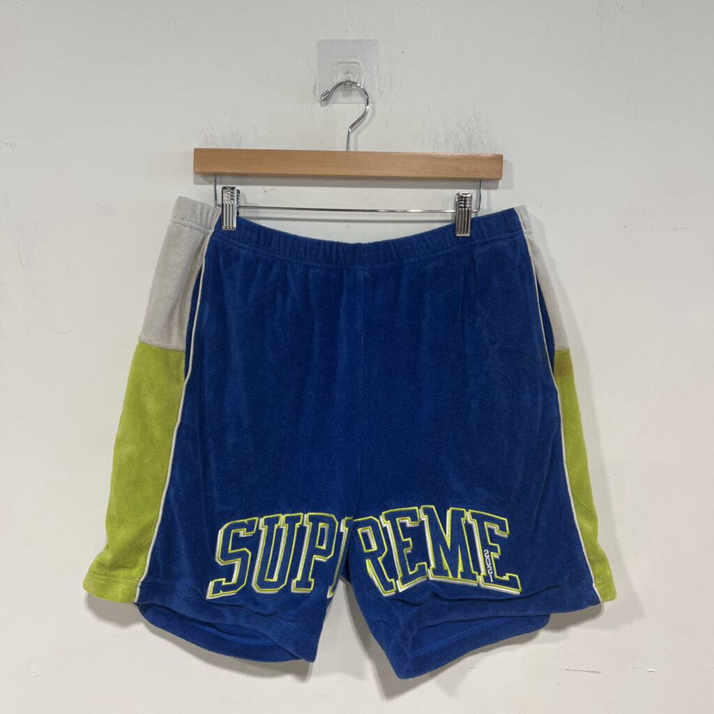 SUPREME SHORTS SZ M