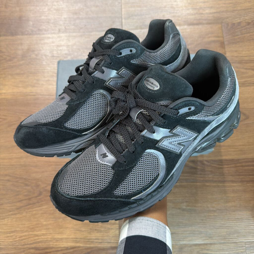 NEW BALANCE 2002R ALL BLACK SZ 10 1/2