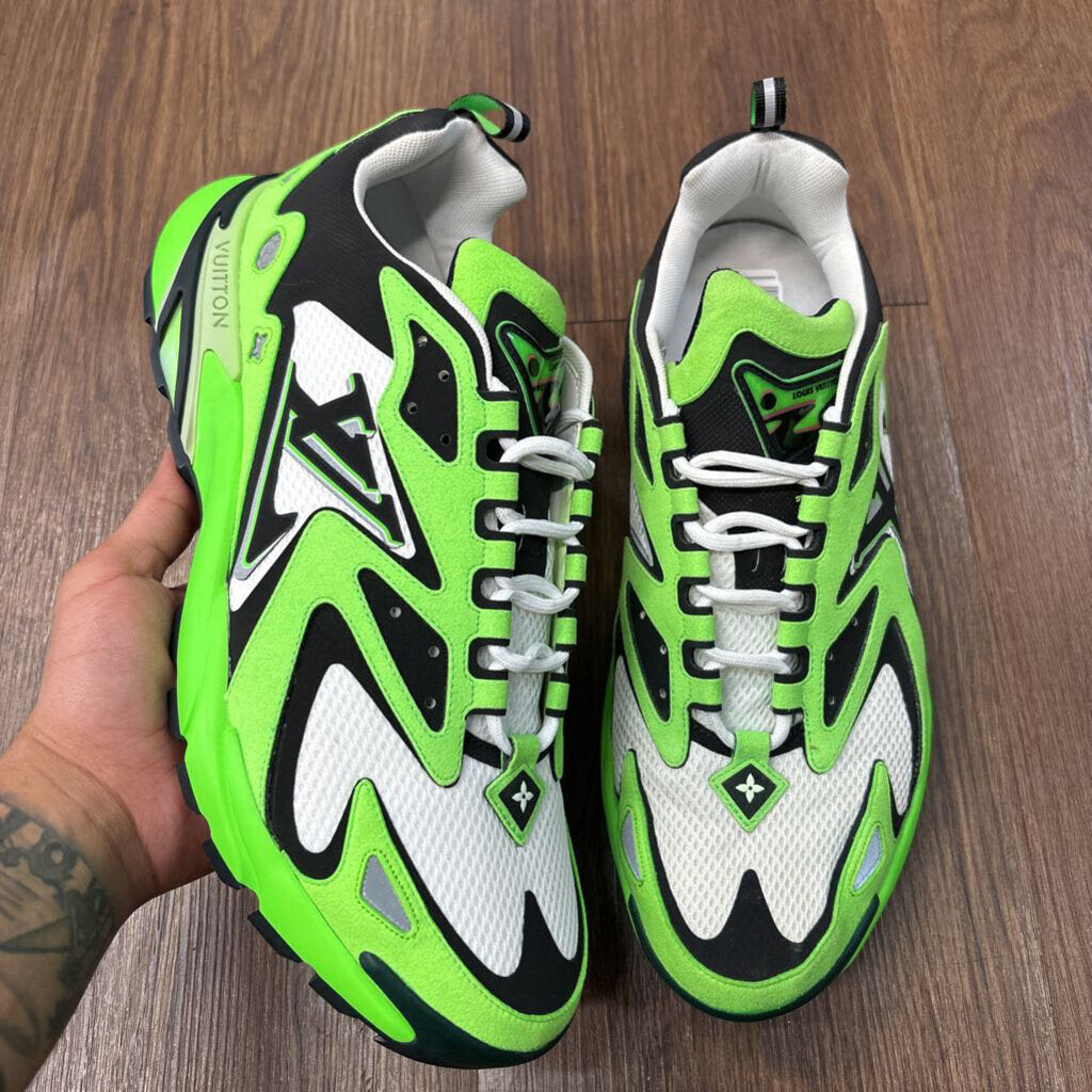 LV RUNNERS SZ. 9.5