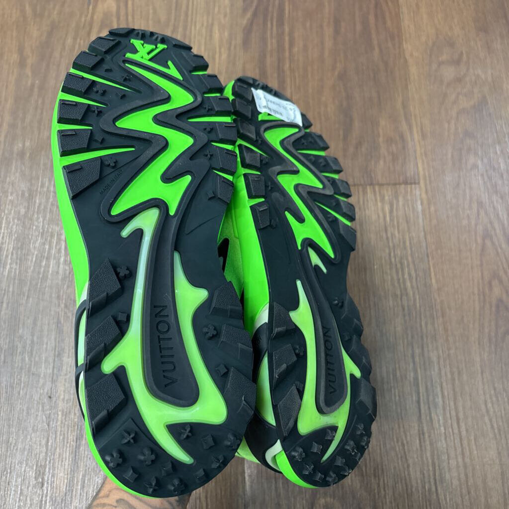 LV RUNNERS SZ. 9.5