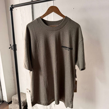 ESSENTIALS TEE SZ L