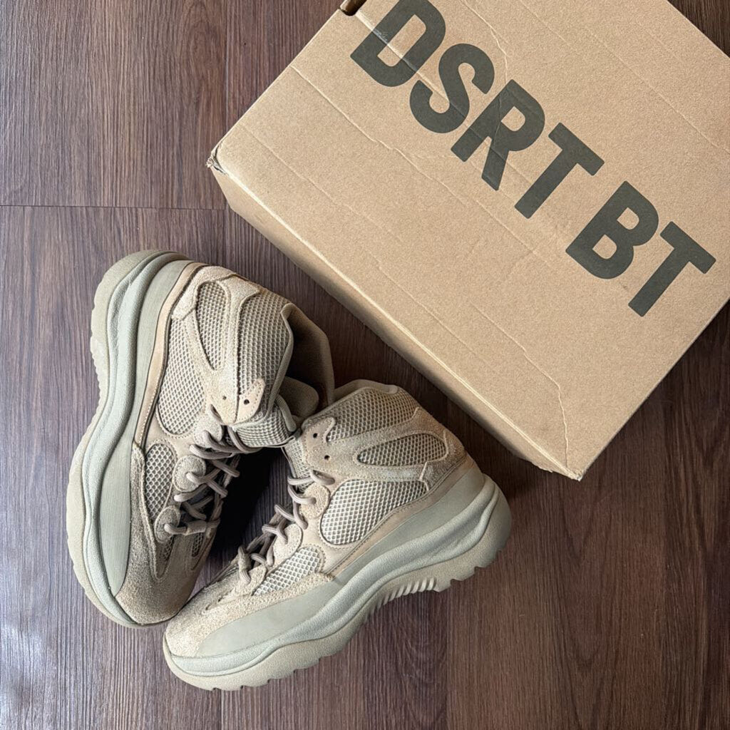 ROCK YEEZY DESERT BOOTS SZ 9.5 (BOX)