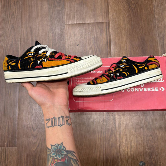UNDEFEATED CONVERSE SZ.8