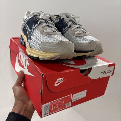 NIKE VOMERO 5 SZ 12