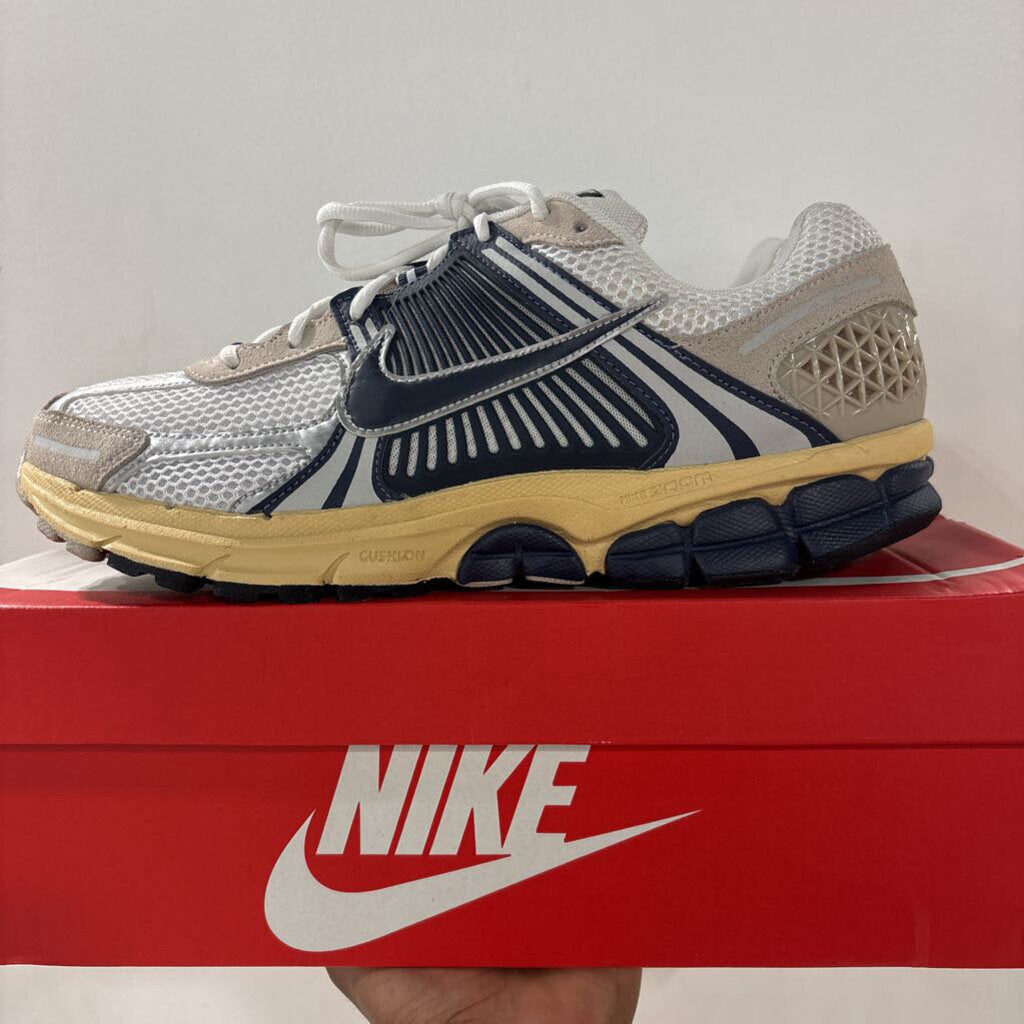 NIKE VOMERO 5 SZ 12