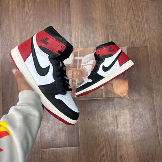 JORDAN 1 BLACK TOE SZ 9