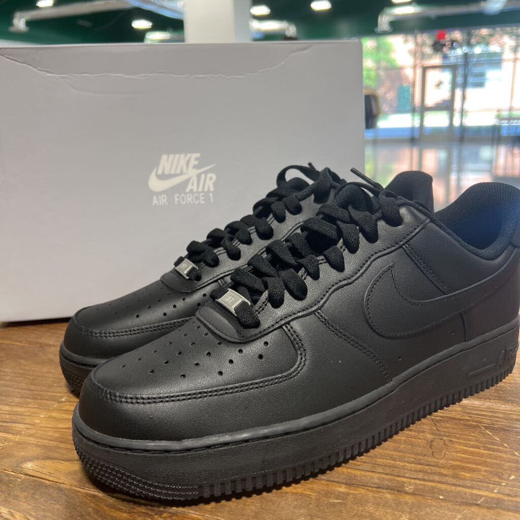 NIKE AIR FORCE 1 SZ 11