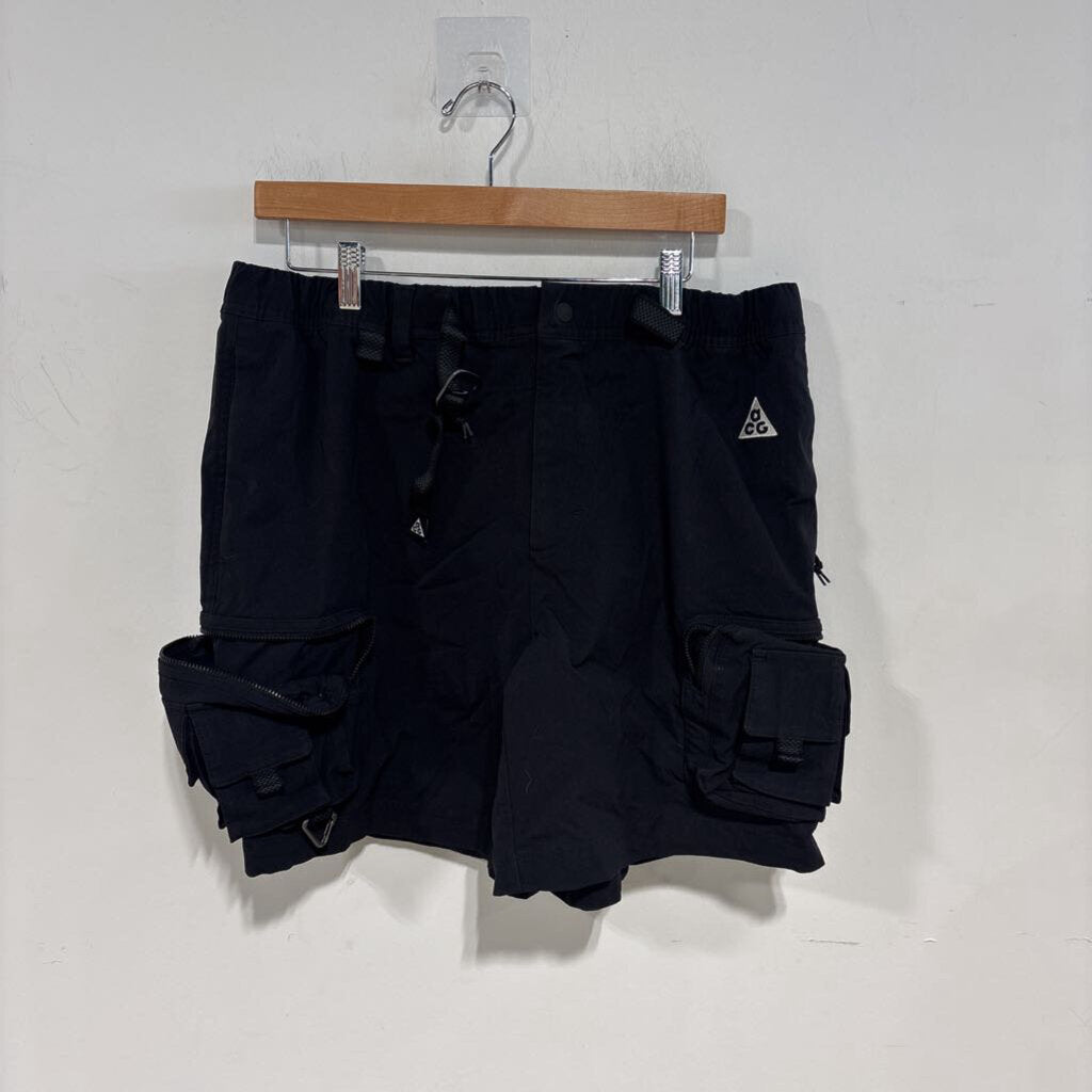 NIKE ACG CARGO SHORTS SZ L