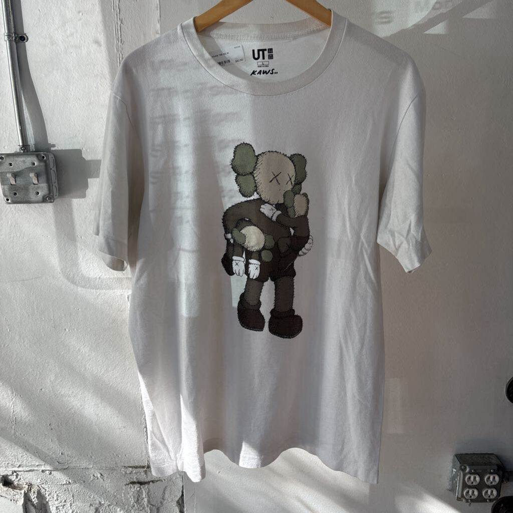 KAWS TEE SZ. M