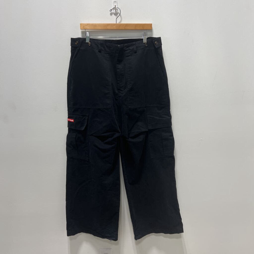 RASPBERRY CARGO PANTS SZ M